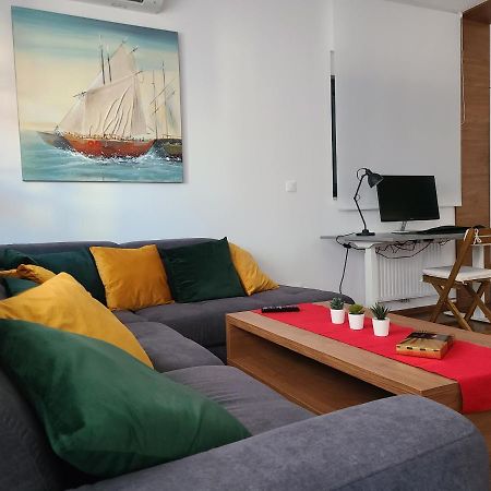 Modern 4-Star Luxury Apt - Wfh Ready, Free Parking Zagreb Luaran gambar