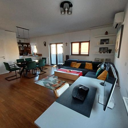 Modern 4-Star Luxury Apt - Wfh Ready, Free Parking Zagreb Luaran gambar