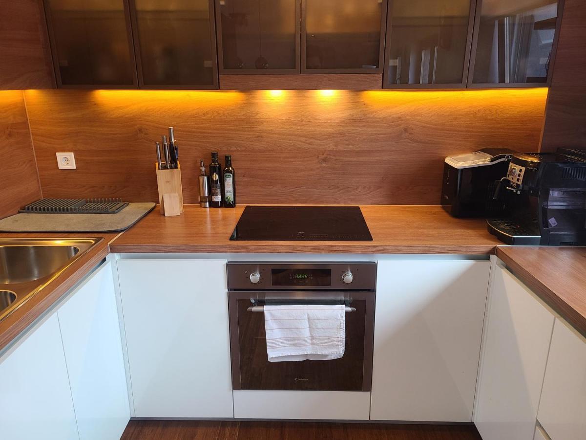 Modern 4-Star Luxury Apt - Wfh Ready, Free Parking Zagreb Luaran gambar