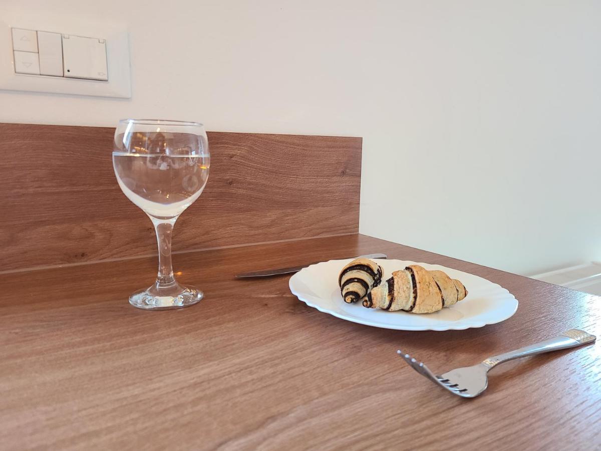 Modern 4-Star Luxury Apt - Wfh Ready, Free Parking Zagreb Luaran gambar
